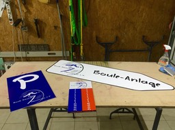 Diverse Schilder Boule Freunde Menningen