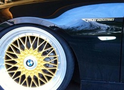 Stark Industries Aufkleber in Gold matt